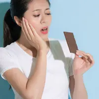 Ngilu saat Ngemil? Jangan-Jangan karena  Gigi Anda Sensitif