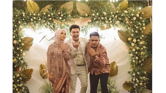 7 Momen Kesha Ratuliu Resmi Dilamar Adhi Permana, Anggun dengan Kebaya Berhijab