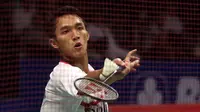 Tunggal Putra Indonesia, Jonatan Christie dikalahkan pebulutangkis Tiongkok, Chen Long di 16 besar Indonesia Open 2017 (Foto: Helmi Fithriansyah/ Liputan6.com)