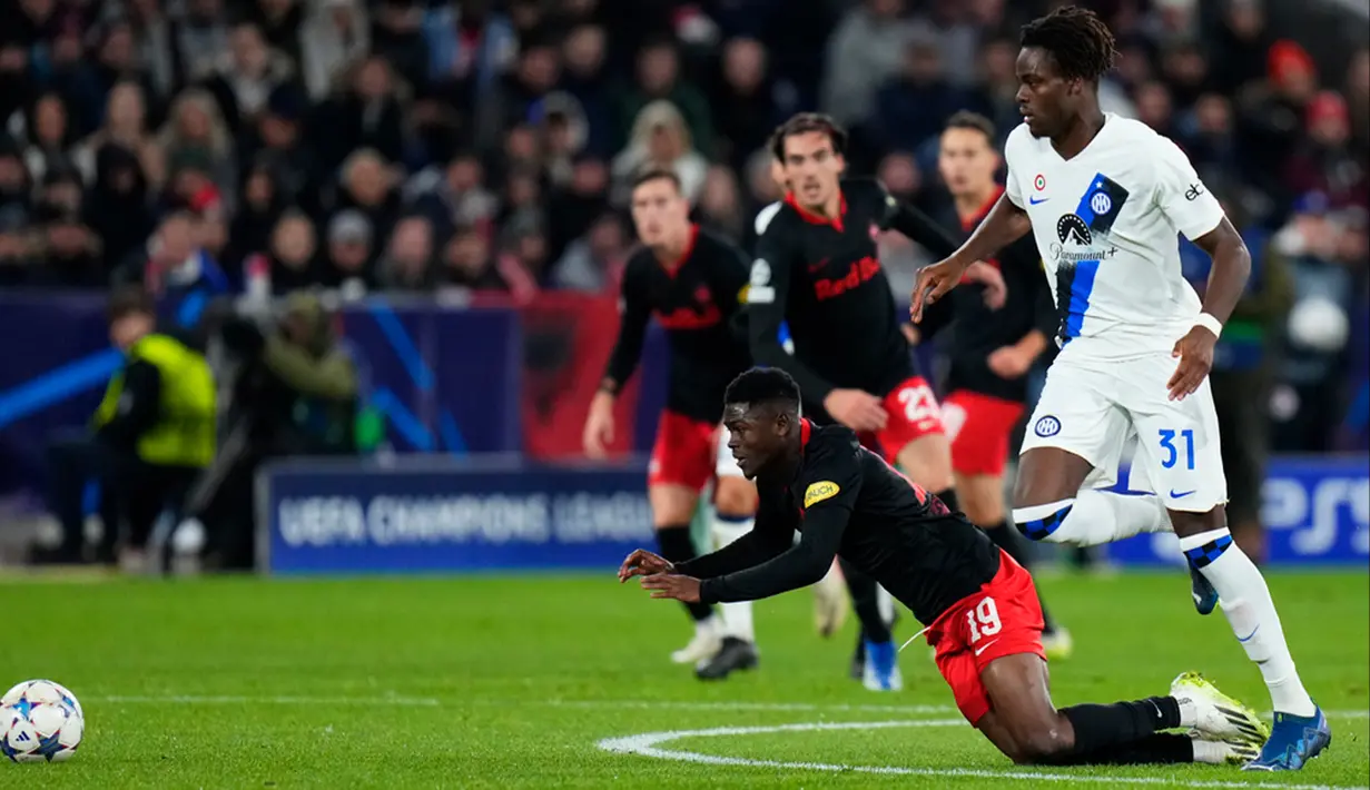 Kemenangan tersebut membuat Inter Milan dan Sociedad berhak melaju ke fase gugur Liga Champions setelah mereka sama-sama mengoleksi 10 poin dari empat pertandingan. Dengan menyisakan dua pertandingan lagi, perolehan poin mereka sudah tak mampu dikejar oleh Salzburg (tiga) dan Benfica (nol). (AP Photo/Petr David Josek)