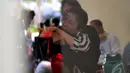Posko Crisis Centre di Terminal II Bandara Juanda terus didatangi sejumlah keluarga penumpang pesawat AirAsia QZ8501 yang belum di temukan, Surabaya, Jawa Timur, Senin (29/12). (Liputan6.com/Johan Tallo)