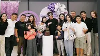 Gaya Keluarga Aurel Hermansyah saat berikan kejutan ulang tahun ke-26. [@krisdayantilemos]