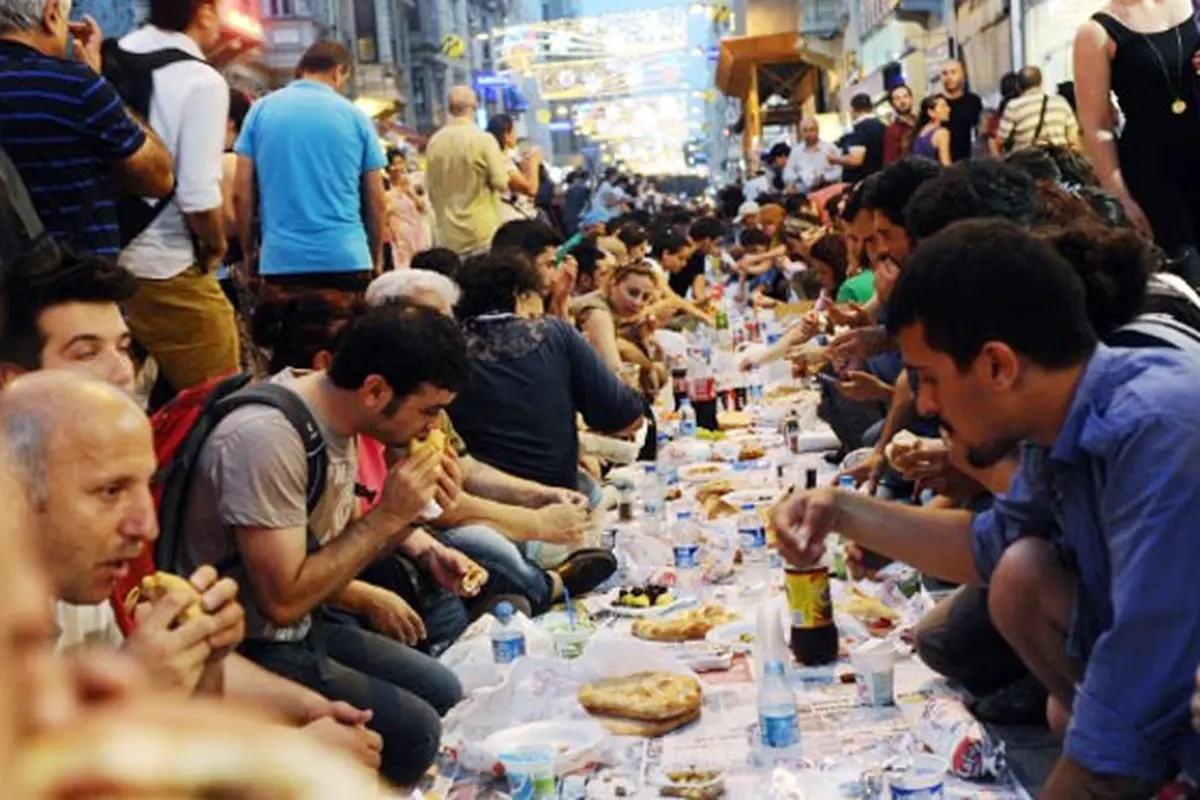 buka-puasa-kebanyakan130712c.jpg