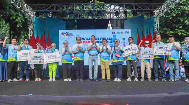 Pemerintah Provinsi (Pemprov) Jakarta berhasil memecahkan Rekor MURI untuk kategori 'Jalan Kaki 7.500 Langkah per Hari oleh ASN Terbanyak'. (Foto: Dokumentasi Pemprov Jakarta).