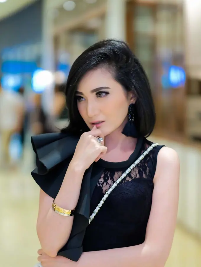 Lama Vakum, Ini 7 Potret Terbaru Kiki Amalia yang Masih Betah Sendiri