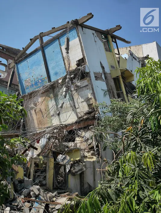 Kondisi bangunan Rumah Susun Karang Anyar di Jakarta Pusat, Selasa (11/9). Rumah Susun yang berdiri sejak 1987 rencananya akan direvitalisasi menjadi dua tower dengan ketinggian 16 lantai, dan ditargetkan selesai 2020. (Liputan6.com/Herman Zakharia)