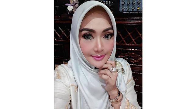 6 Potret Terbaru Eddies Adelia, Pemeran Pocong Mumun yang Cantik Memesona