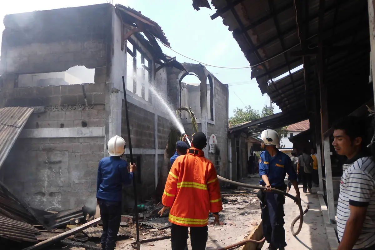 Pabrik Pembuatan Speaker Aktif di Bekasi Ludes Terbakar