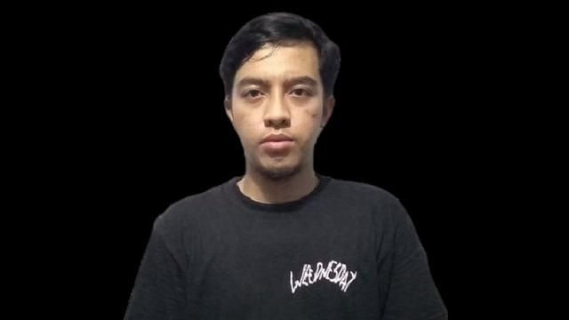 Pria Ini Latar Belakang Fotonya Diedit, 6 Hasilnya Bikin Geleng Kepala