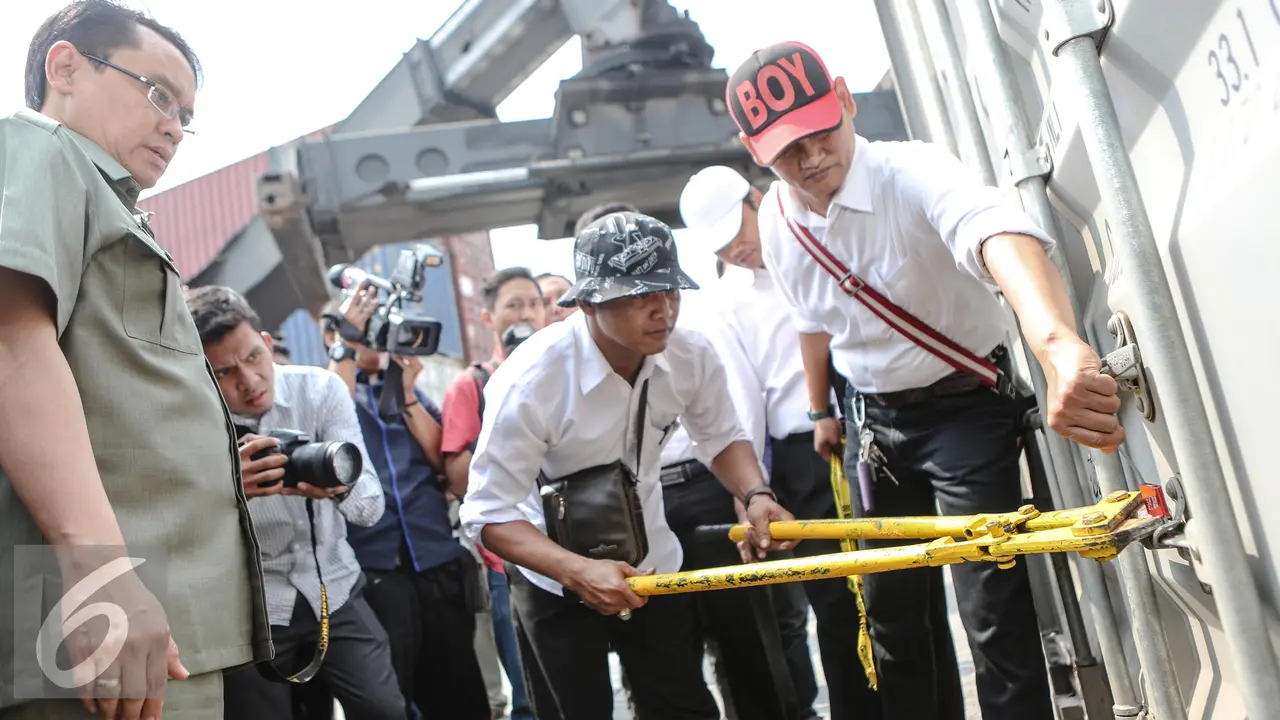 20150706-BPOM Temukan Produk Ilegal-Jakarta