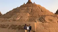 Seniman India Sudarsan Pattnaik baru saja mencatatkan dirinya di Guinness Book of World Records membangun istana pasir tertinggi di dunia.