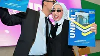 Reza Gladys dan Suami Lulus S2 Magister Biomedis, Raih Predikat Cumlaude