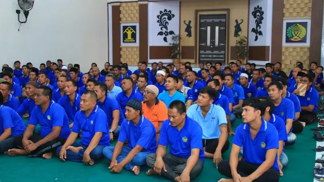 Ratusan warga binaan, Lapas Kelas IIA Banyuwangi, mengikuti sosialisasi pemungutan dan penghitungan suara Pilkada Serentak 2024. (Istimewa)