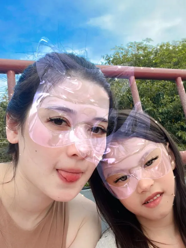 Jadi Ibu Tetap Awet Muda, Ini 6 Potret Iris Wullur Mantan Artis FTV Momong Tiga Anak