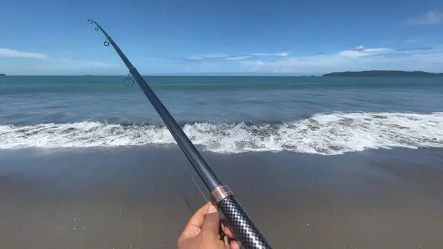 Mancing di Pantai Kemiren Cilacap /Youtube Apil Family