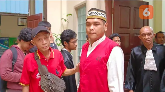 Tampang terdakwa Salman Raziq, perekrut kurir narkoba jaringan Fredy Pratama.  Foto : (Liputan6.com/Ardi).