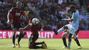 Pemain Manchester City, Raheem Sterling melepaskan tembakan ke gawang AFC Bournemouth pada lanjutan Premier League di Vitality Stadium, Bournemouth, (26/8/2017). (Steven Paston/PA via AP)