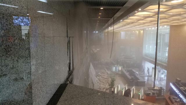 Potret Ambruknya Atap Balkon Gedung BEI Bidikan Warganet