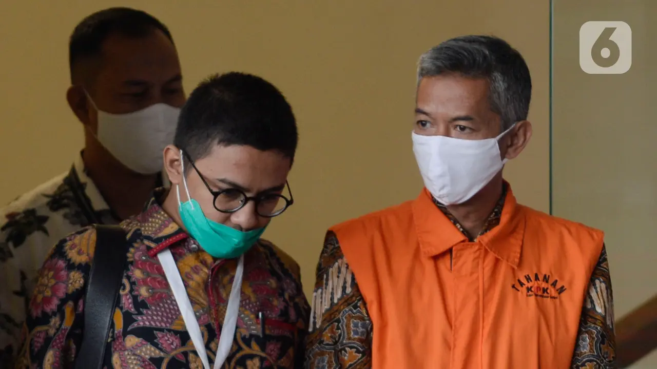 Ekspresi Wahyu Setiawan Usai Jalani Sidang Dakwaan