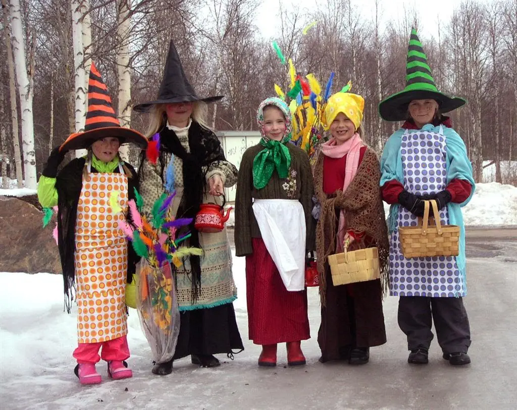 Tradisi Paskah di Finlandia. (via. travel secrets)