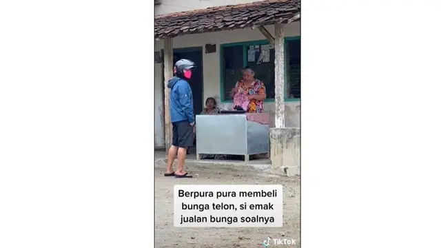 Pria Ini Beri Kejutan Sang Ibu Usai Pulang Merantau 3 Tahun di Jepang, Bikin Haru