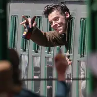 Harry Styles di film Dunkirk. (via AceShowbiz)