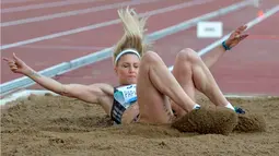 Atlet Yunani, Paraksevi Papachristou, beraksi di nomor lompat jangkit Diamond League Roma di Stadion Olympico, Roma. (AFP/Andreas Solaro)
