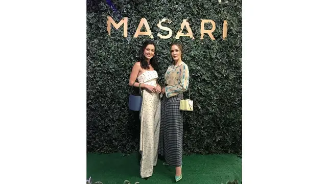 7 Momen Akrab Cathy Sharon dan Julie Estelle, Sibling Goals Banget