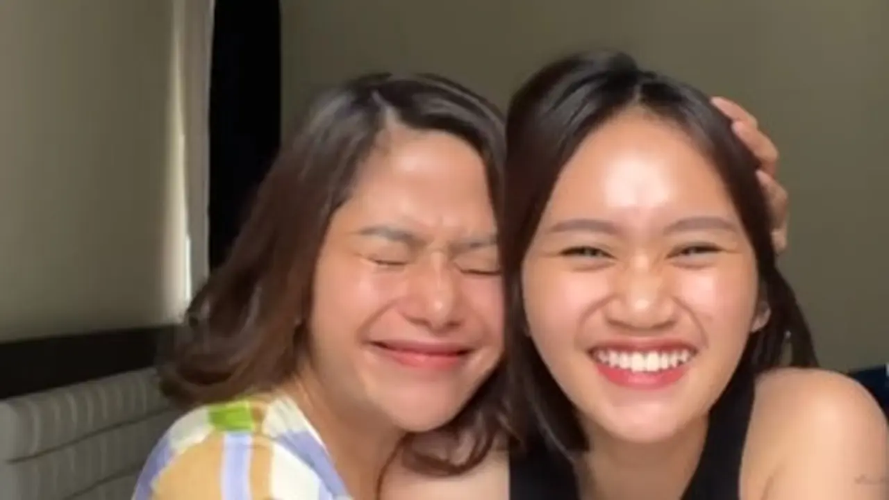 6 Potret Kompak YouTuber Farida Nurhan dan Putrinya, Bak Kakak Beradik