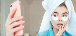 Di era serba digital seperti sekarang, hampir setiap aktivitas kita tidak lepas dari layar gadget. Mulai dari bekerja di depan laptop, scrolling media sosial, hingga menonton hiburan di ponsel, semuanya membuat kulit terpapar blue light atau High Energy Visible Light dalam durasi yang cukup panjang. (foto/dok: freepik/halayalex)