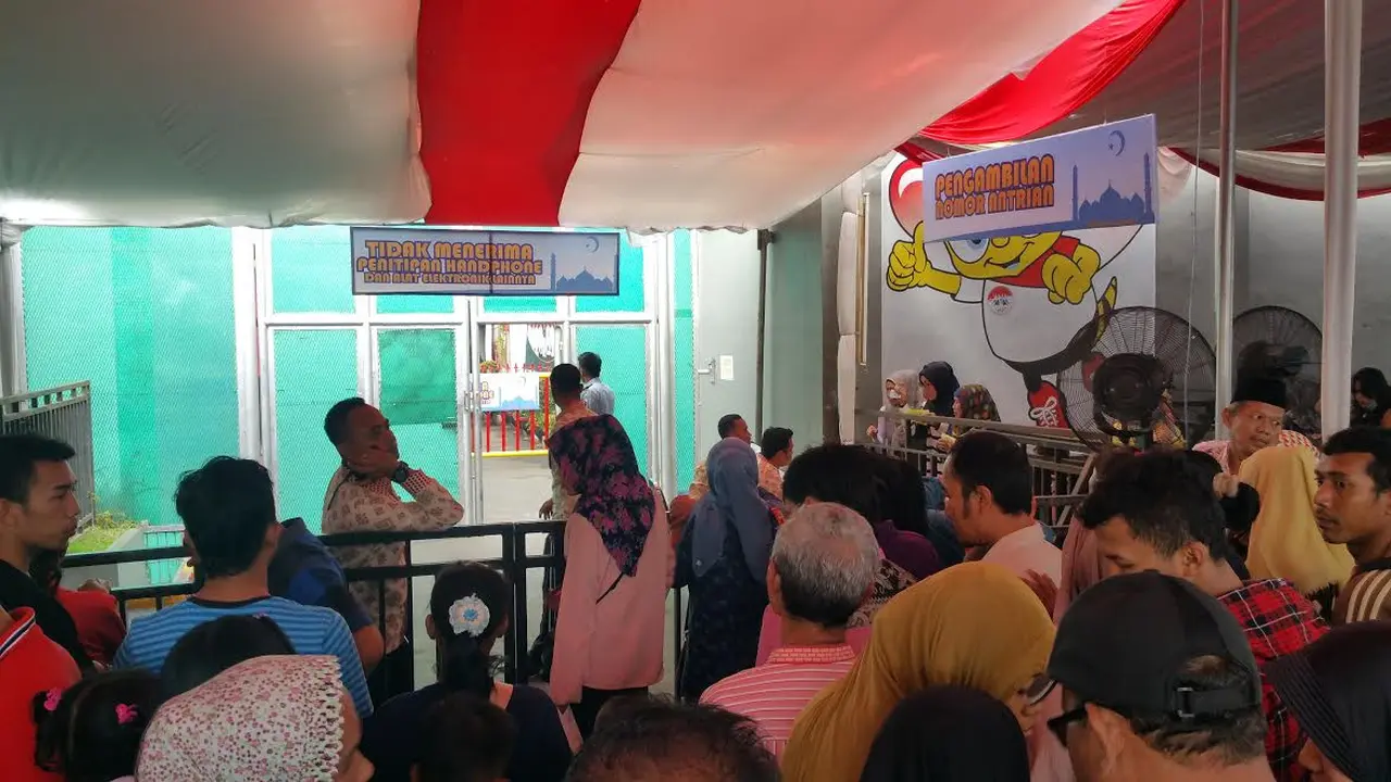 Pengunjung di Lapas Cipinang