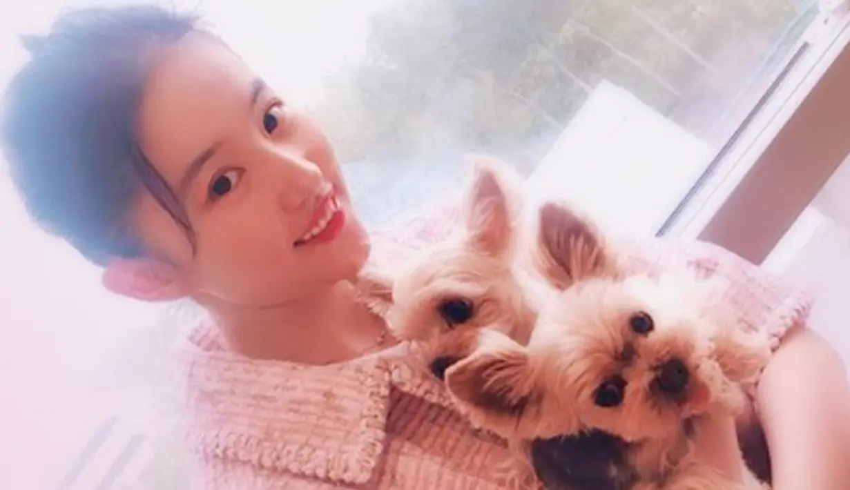Liu Yifei kembali mendapatkan penghargaan sebagai Most Popular Actress di tahun 2016. (Liputan6.com/IG/yifei_cc)
