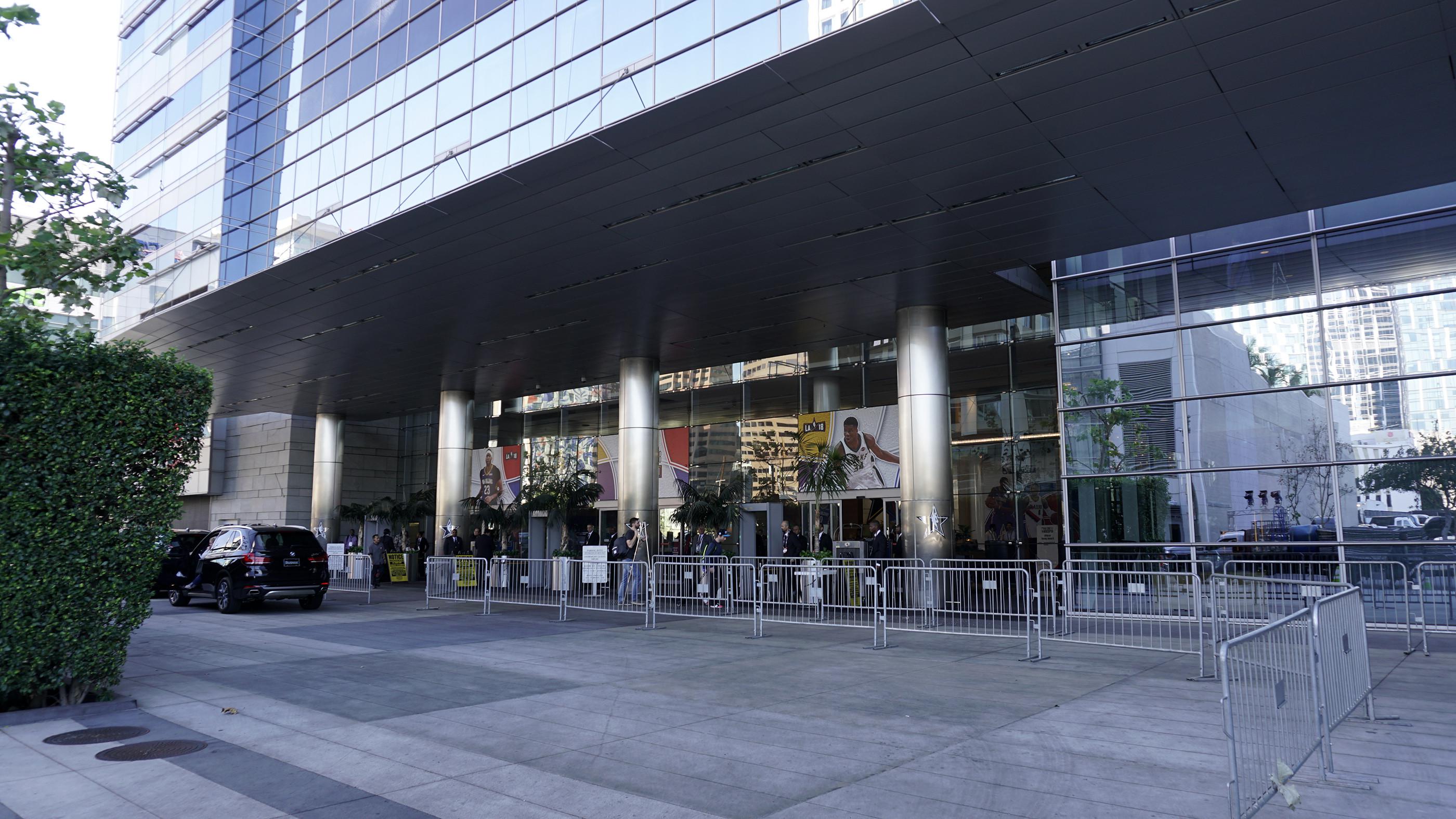 Suasana pengamanan di Hotel JW Marriot, Los Angeles, tempat para pemain NBA All Star 2018 menginap. (Bola.com / Rocky Padila)