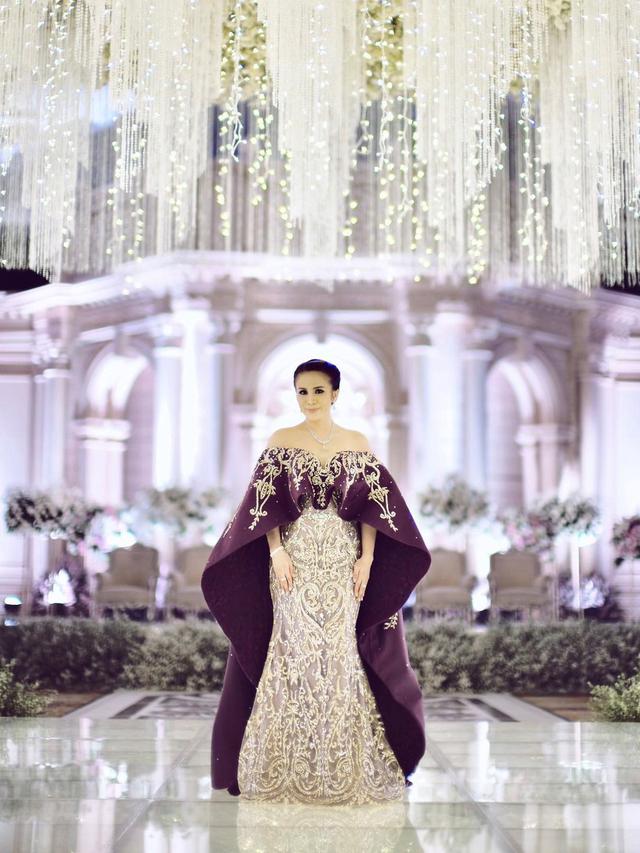 7 Potret Momo Geisha dalam Balutan Gaun Glamor, Curi Perhatian