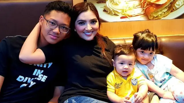 [Bintang] Ashanty dan Azriel