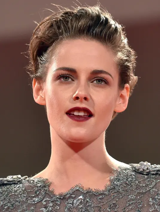 Selain Kristen Stewart dan Nicholas Hoult, bintang lain yang juga tampil yaitu Guy Pearce, Kate Lyn Sheil, Jacki Weaver, David Selby dan Aurora Perrineau. (Bintang/EPA)