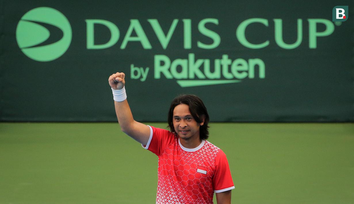 Petenis Indonesia, Christoper Rungkat berhasil memberikan keunggulan 2-0 atas Venezuela pada Playoff Grup II Davis Cup 2022 di Stadion Tenis GBK, Senayan, Jakarta, Jumat (4/3/2022). (Bola.com/Bagaskara Lazuardi)