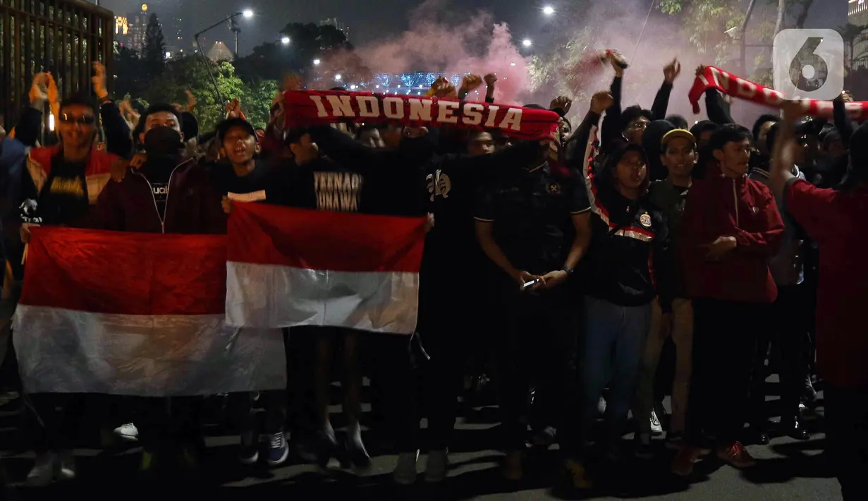 Penyambutan ketibaan pemain timnas Indonesia U-22 dilaksanakan di sepanjang jalan Asia-Afrika, Senayan, Jakarta, Kamis (18/5/2023). (Liputan6.com/Herman Zakharia)