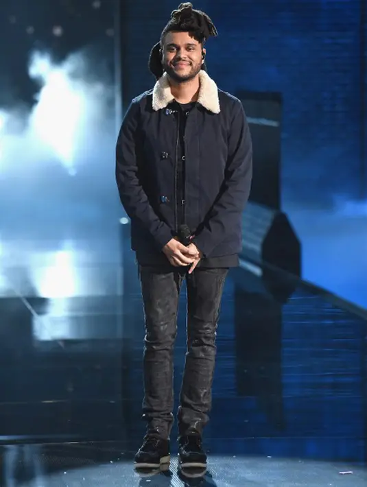 “Bella bosan dan lelah dengan pemberitaan Selena dan The Weeknd jadi dia meminta temannya untuk berhenti mengirim kabar soal itu. Dia (Bella) tak ingin lagi mendengar kabar soal mereka,” tutur sumber. (AFP/Bintang.com)