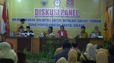 Ketua DPD I Partai Golkar, Dedi Mulyadi mengatakan Airlangga Hartarto telah mendapat restu Jokowi maju di Munaslub Golkar.