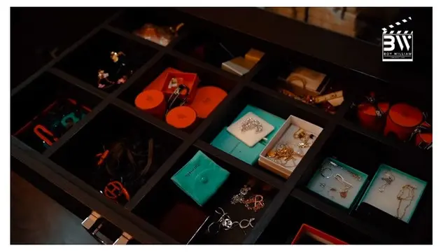 7 Potret Walk In Closet Milik Rossa, Berkonsep Bak Sebuah Butik