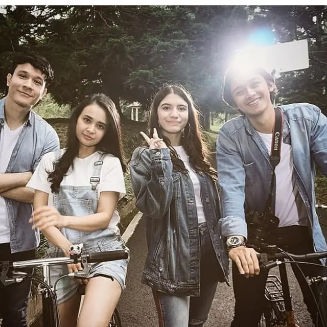 7 Potret Kebersamaan Pemain Cinta Mulia di Balik Layar, Kompak Banget