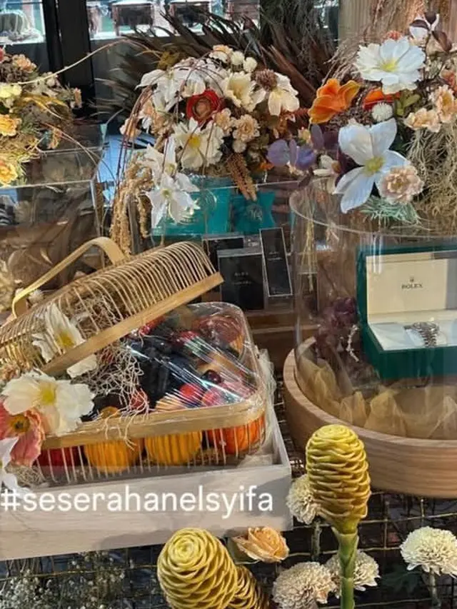 Seserahan El Rumi untuk Syifa Hadju dengan tas Berluti. [Dok. SCTV]