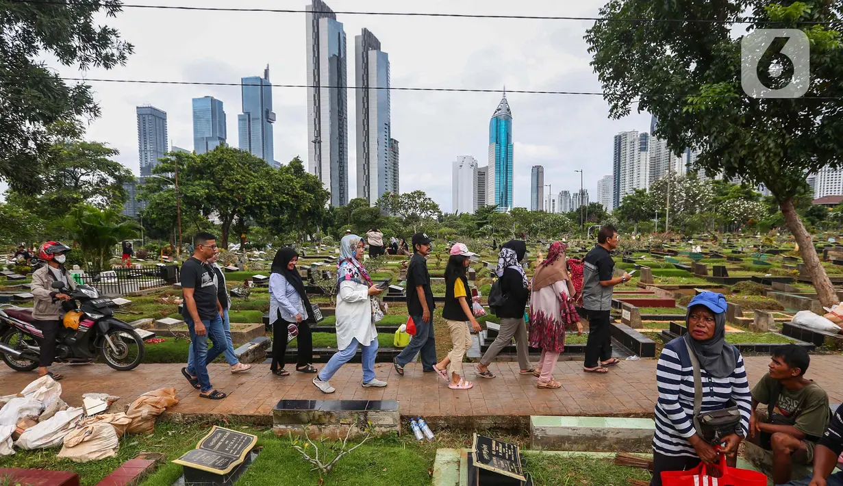 Tujuan ziarah kubur untuk mendoakan orang yang sudah meninggal dunia. (Liputan6.com/Angga Yuniar)