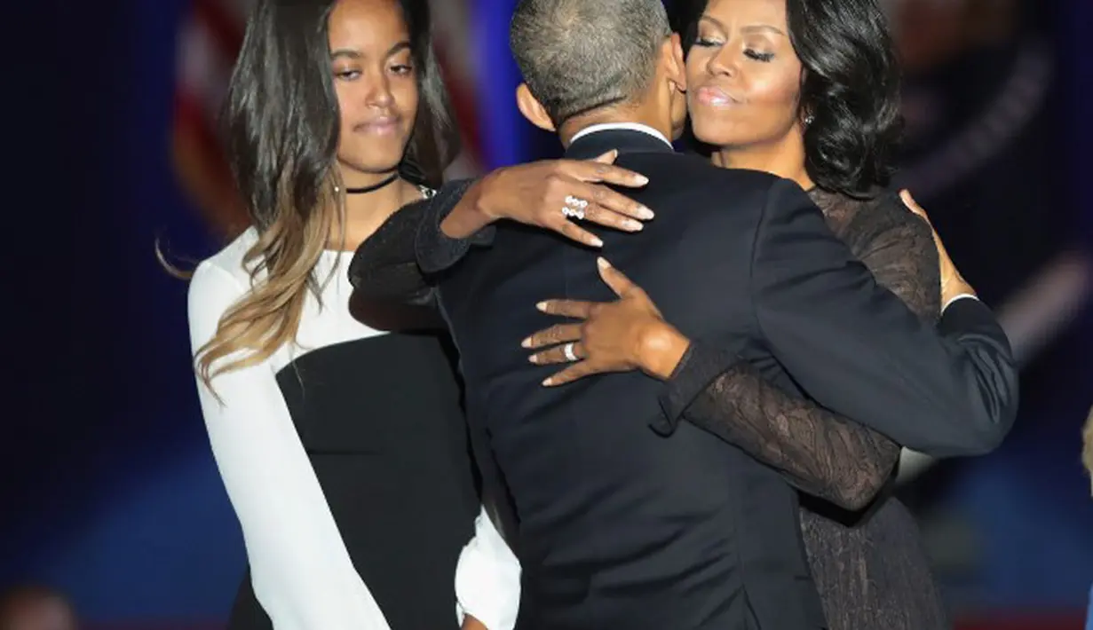 Obama juga mengatakan, Michelle bukan hanya seorang istri dan ibu bagi anak-anaknya, tapi juga sahabatnya. Menurutnya, Michelle telah melakukan banyak hal sehingga ia patut menjadi contoh untuk orang-orang. (AFP/Bintang.com)
