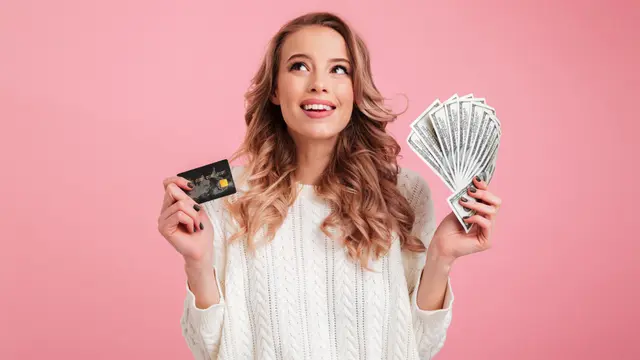 ilustrasi cara mengatur keuangan ala drama korea agar sukses dalam dunia bisnis/Dean Drobot/shutterstock