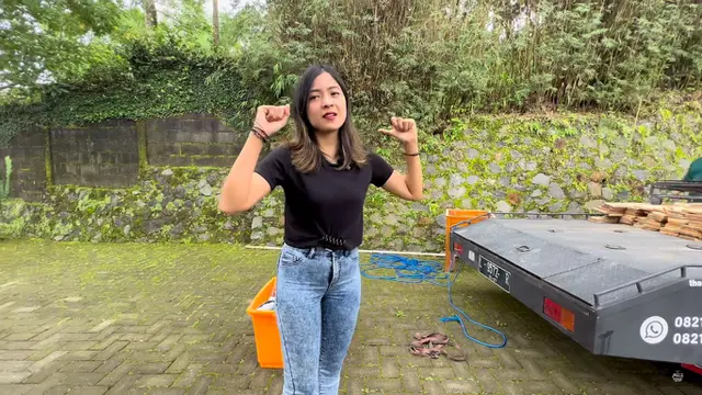 Angelina Ci di Rumah Hutan
