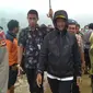 Menteri Sosial Agus Gumiwang meninjau lokasi bencana longsor di Desa Sirnaresmi, Kampung Cimapag, Sukabumi, Jawa Barat. (Merdeka.com/ Muhammad Genantan Saputra)