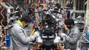 Aktivitas pekerja Zhejiang CFMOTO Power Co. Ltd. di Hangzhou, Provinsi Zhejiang, China, Rabu (12/2/2020). Di bawah arahan dan dukungan otoritas setempat, banyak perusahaan di Zhejiang kembali beroperasi setelah melakukan pencegahan dan pengendalian wabah virus corona. (Xinhua/Xu Yu)