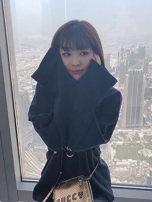 "Aku berlatih dengan para personel EXO tapi mereka debut terlebih dahulu dariku. Sampai sekarang aku masih canggung jika di dekat mereka," ujar Seulgi saat di acara Secret Unnie. (Foto: instagram.com/seulgiredvelvet)